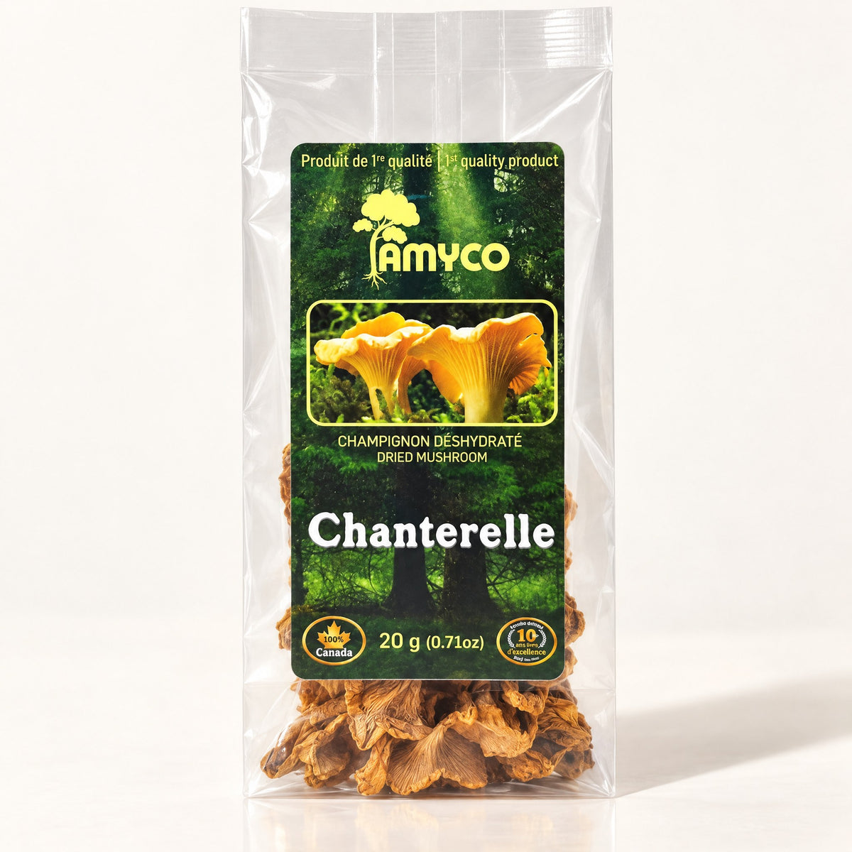 Sachet transparent de chanterelles séchées Amyco déposé à la verticale sur un fond crème