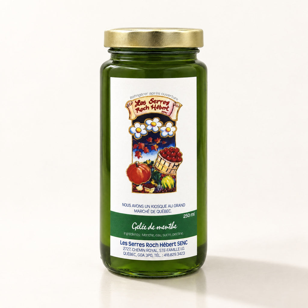 Pot en verre vert de gelée de menthe 250 ml au couvercle doré, posé debout sur un fond crème épuré