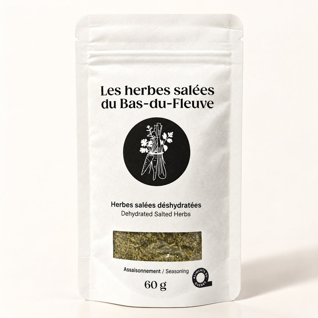 Sachet blanc d’herbes salées du Bas-du-Fleuve déshydratées avec fenêtre transparente sur fond crème