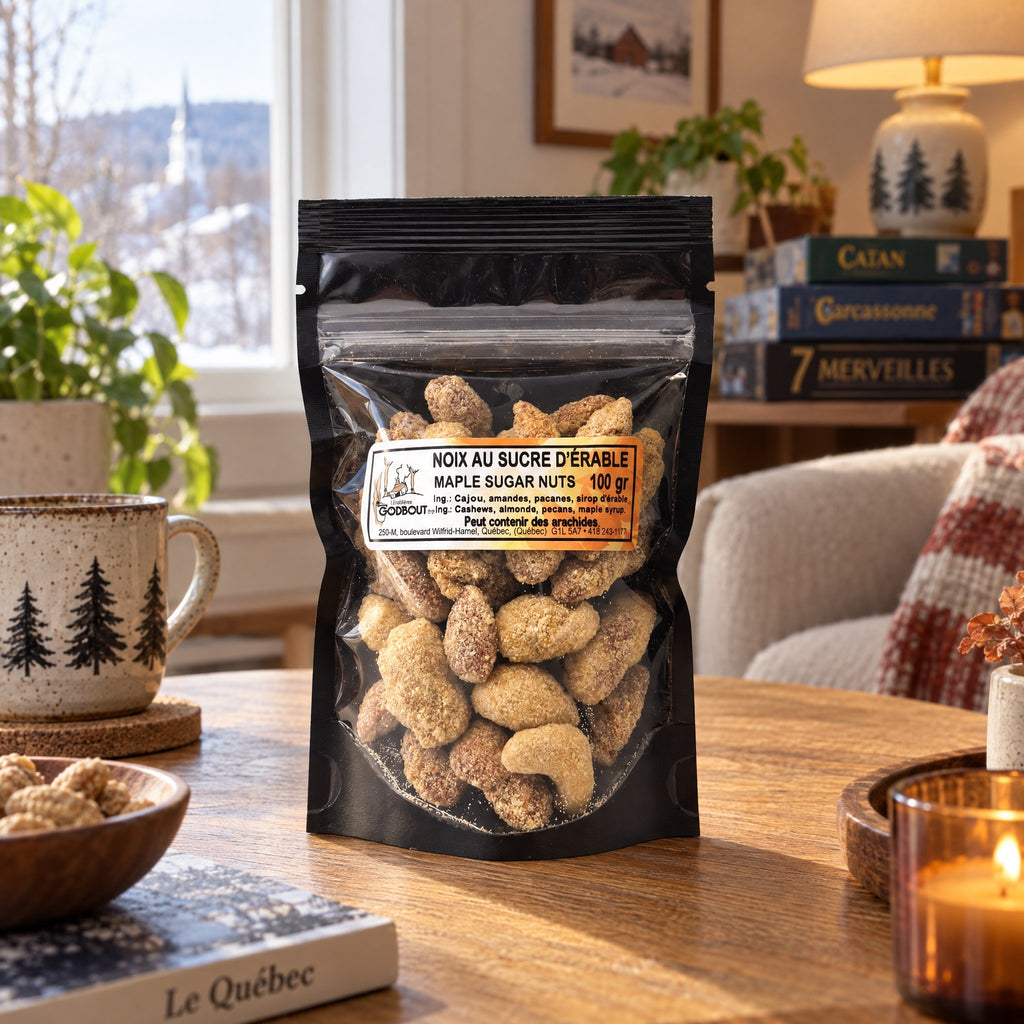 Sachet de noix au sucre d'érable sur une table de salon en bois, entouré d'une tasse rustique et d'un décor chaleureux