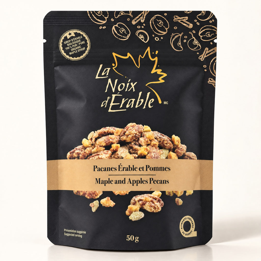 Sachet noir de pacanes Érable et Pommes debout sur un fond crème lumineux avec une ombre délicate