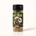 Pot de sel Umami de la Montagne d’Amyco, posé seul sur fond crème, avec bouchon noir et étiquette forestière